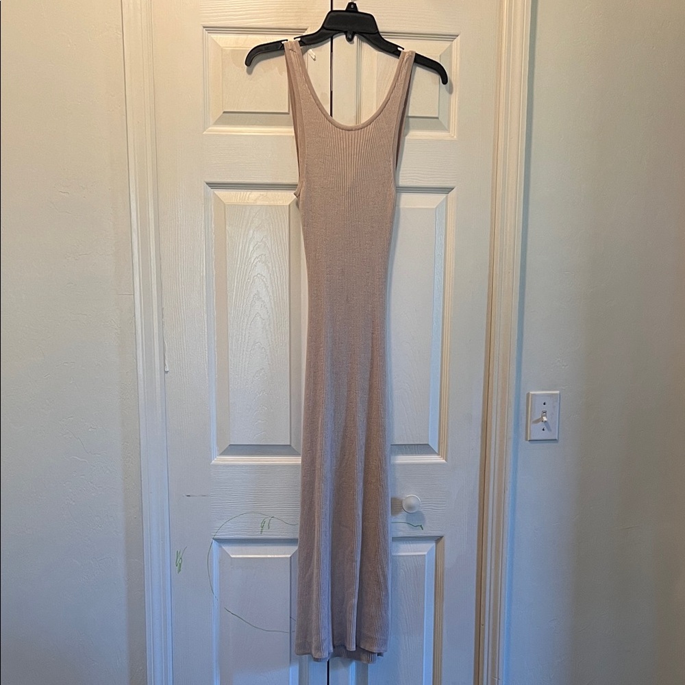 Chic Beige Sleeveless Maxi Dress